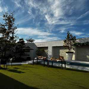 チャペル、披露宴会場につながっているガーデン。建物が見えないので、非日常空間が味わえる。