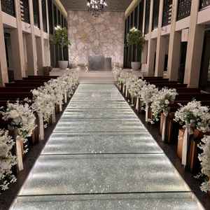 チャペルは想像以上に綺麗だった。床がキラキラ光るタイルになっていて、他にはない幻想感があった。