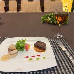 彩りが綺麗で、運ばれてきた瞬間から楽しめた料理。ゆっくり味わいたくなる一皿でした。