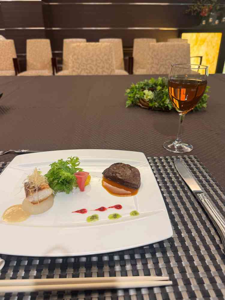 彩りが綺麗で、運ばれてきた瞬間から楽しめた料理。ゆっくり味わいたくなる一皿でした。