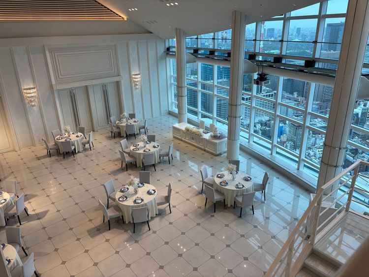 階段から撮った披露宴会場。