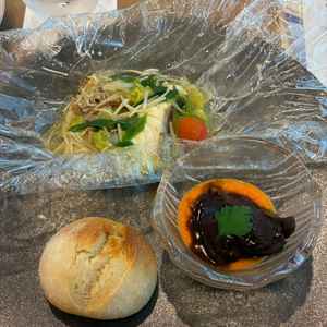 試食　魚、肉料理、米粉パン