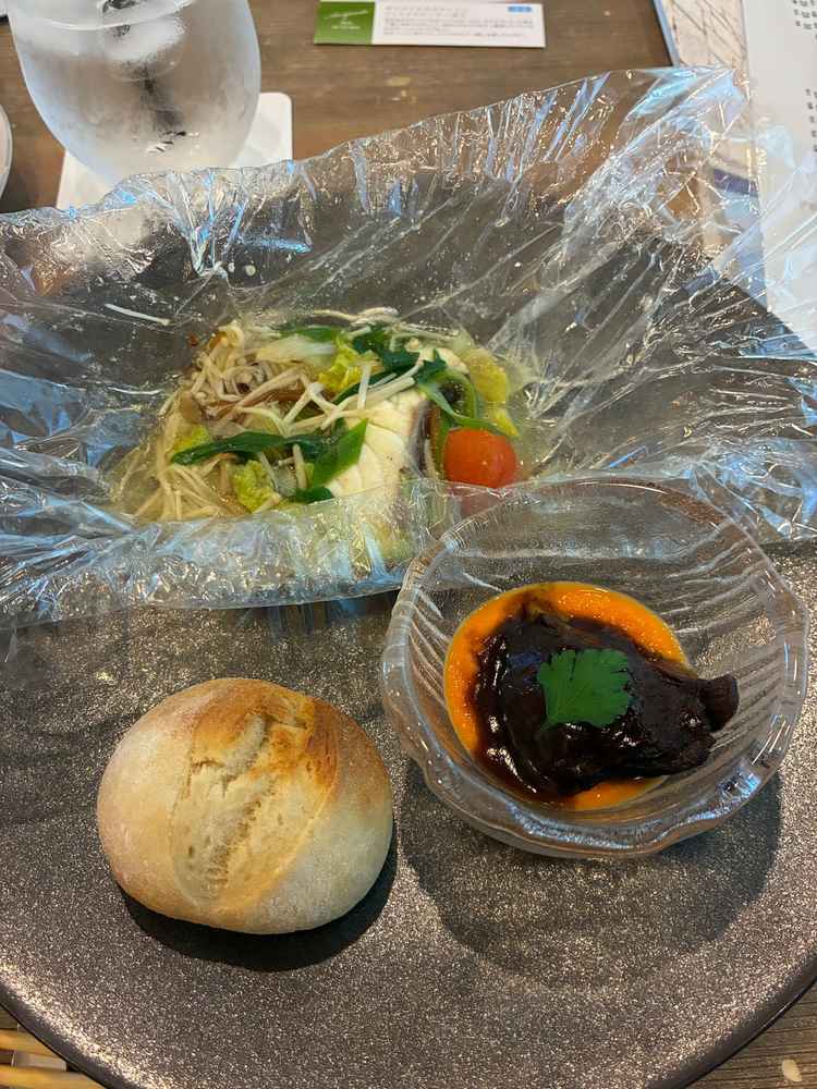 試食　魚、肉料理、米粉パン