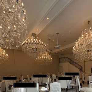 たくさんのシャンデリアがあり、どこから撮っても映り混むのが強みだそうです。
