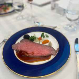 試食会のローストビーフ!さすがの美味しさでした。お肉もさながら付け合せも美味しかったです。