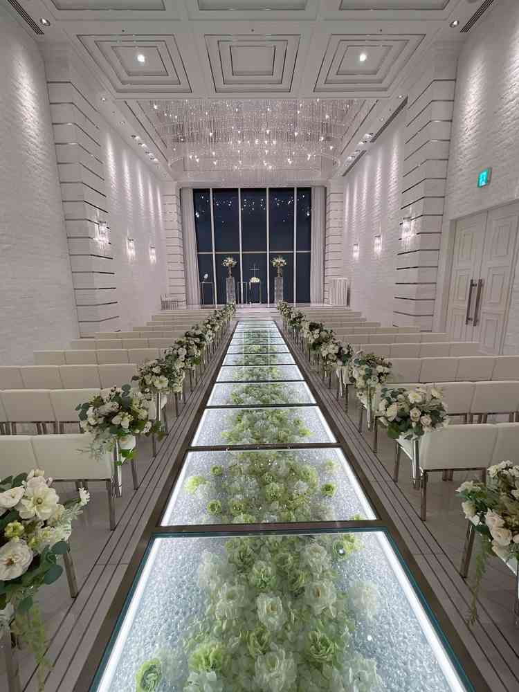 元々期待していたチャペルですが想像より遥かに感動しました。バージンロードはクリスタル美しかったです。