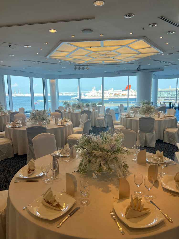 海の見える披露宴会場。