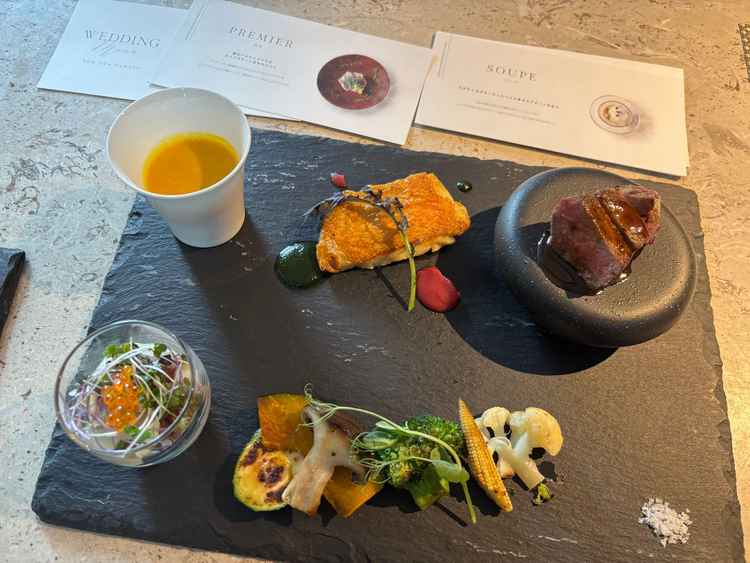 メニュー表が料理ごとに写真付きであるので、より美味しさが伝わる工夫だと感じました。美味しかったです。