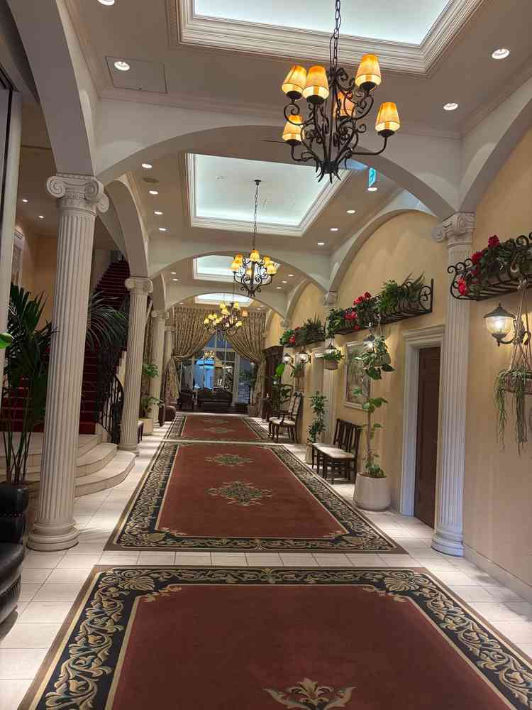 エントランスから海外のホテルのようで非日常感を味わえる