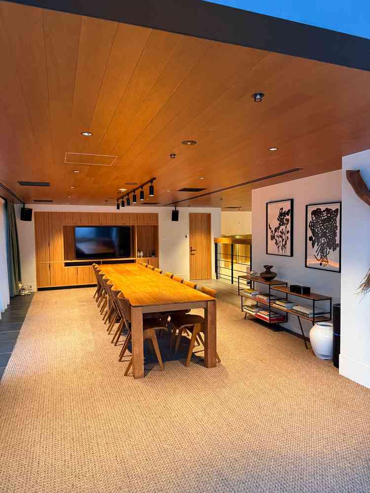 メゾネットタイプの部屋で最大50人収容可能とのこと。