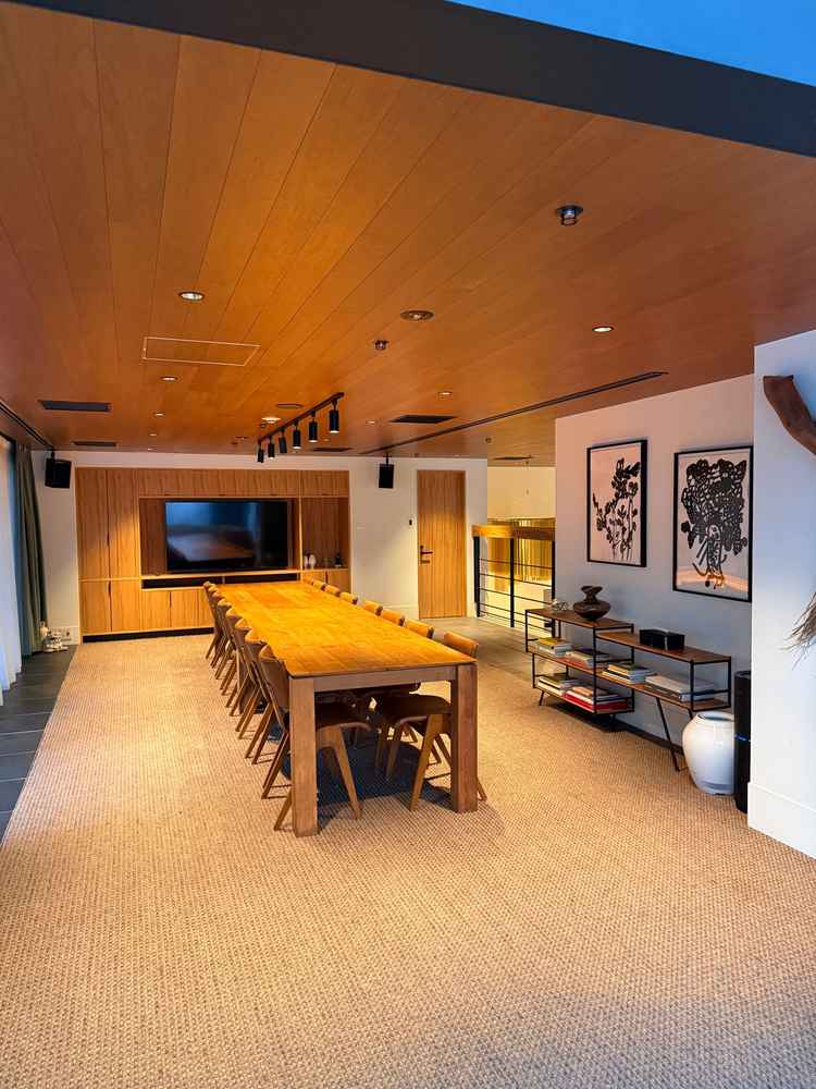 メゾネットタイプの部屋で最大50人収容可能とのこと。