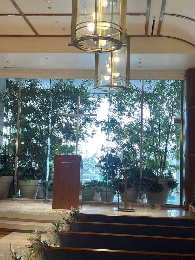 船の中をイメージして作られたチャペルでした。