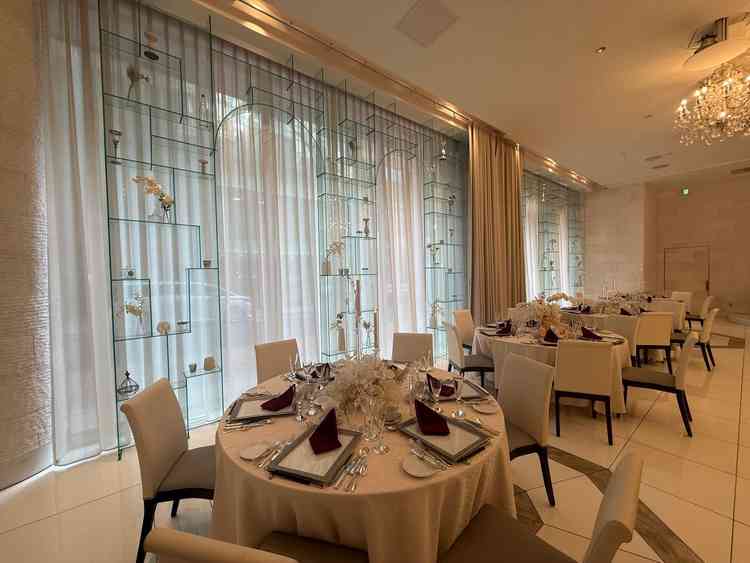 路面側の写真です、外側からは見えないとの事です。カーテンも閉まります。