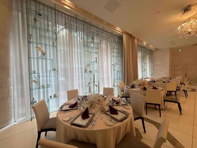 路面側の写真です、外側からは見えないとの事です。カーテンも閉まります。