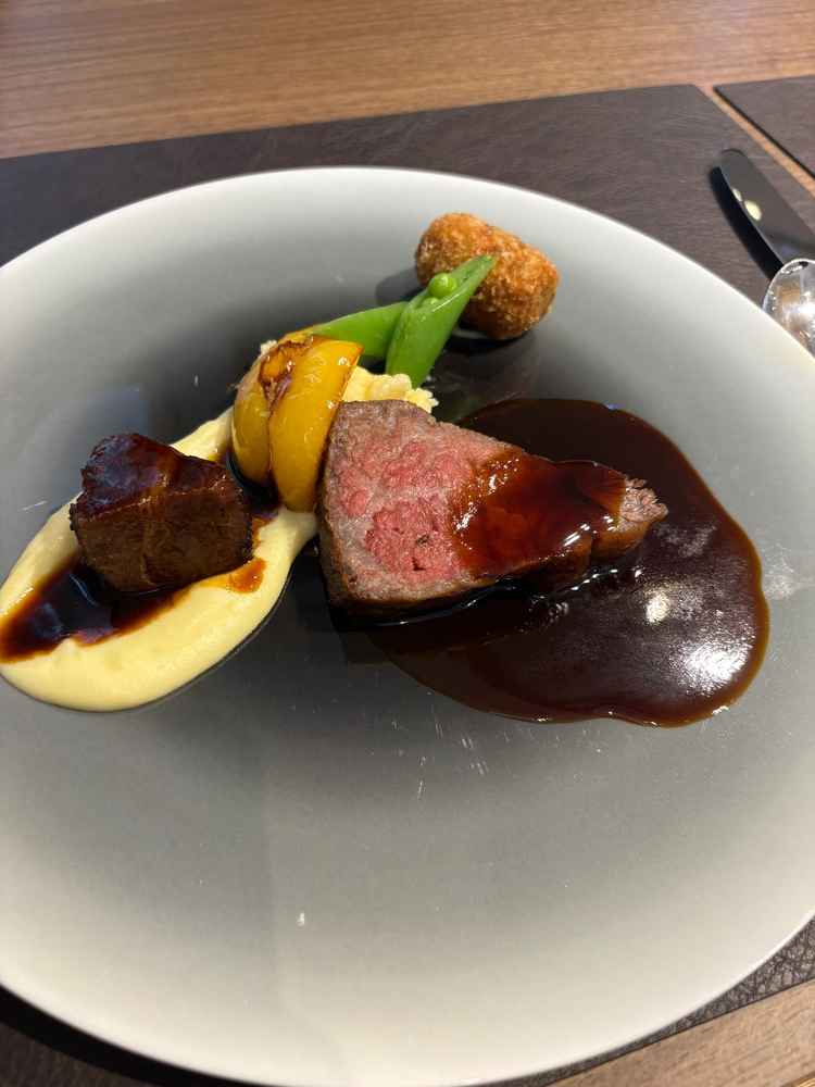 お料理。お肉が柔らかくて美味しかったです。