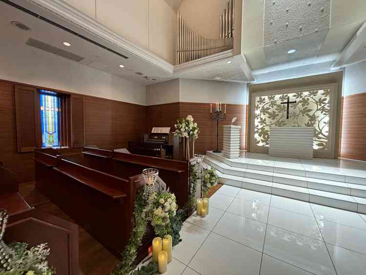 パイプオルガンがあり、生演奏が可能とのことでした。