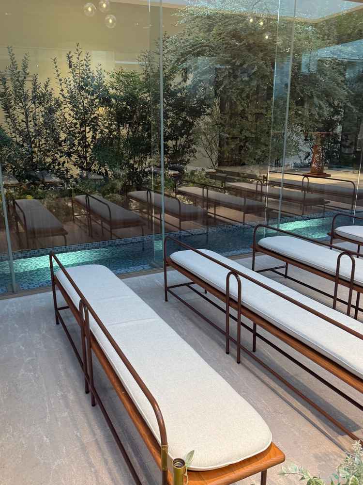 チャペルはナチュラルな雰囲気で、夕方でも明るい印象でした。