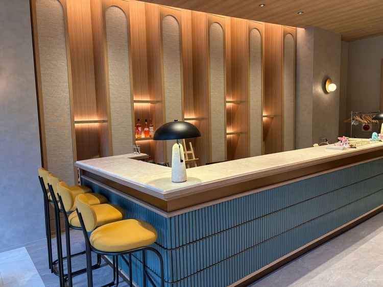 入り口にあるバー