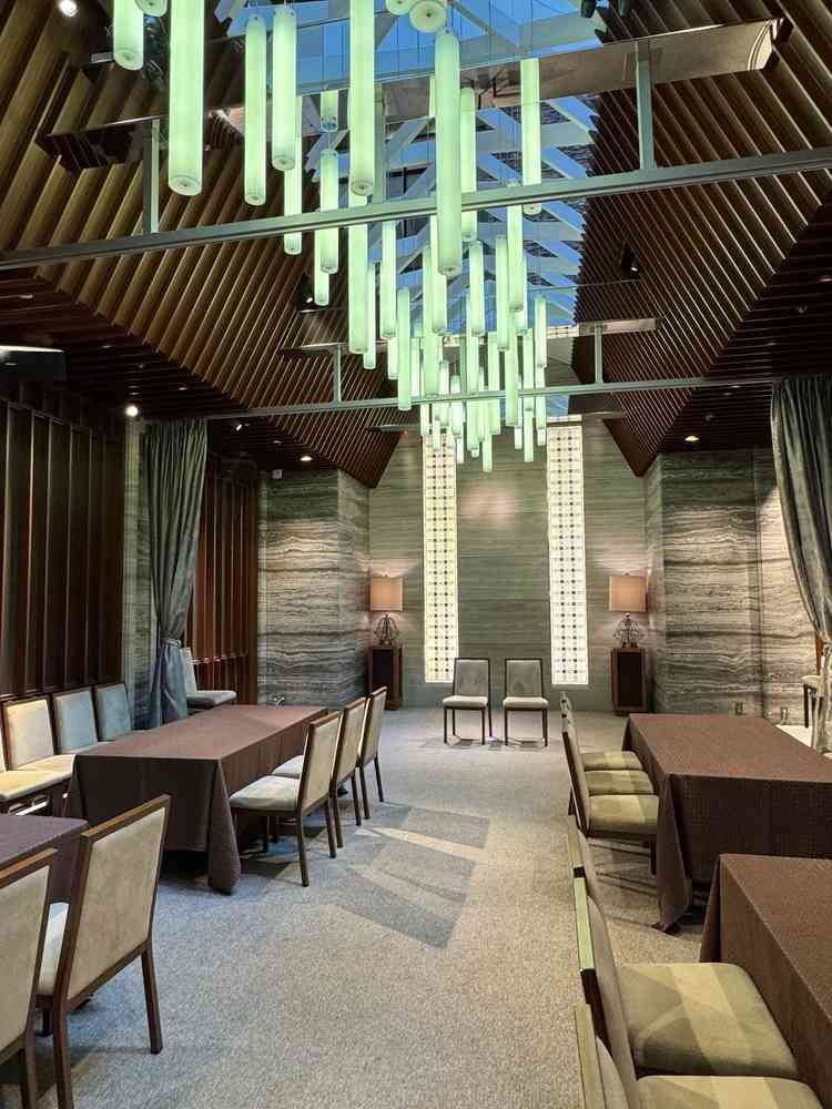 親族控室。十分な広さのあるおしゃれな空間でした。