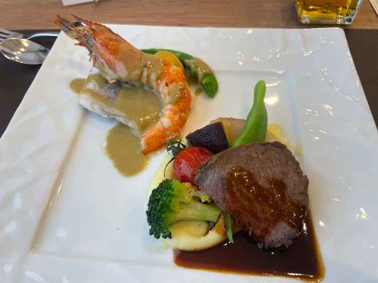 メイン料理は2品試食させてもらいました。