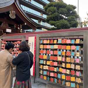 絵馬がカラフルで可愛らしい印象です