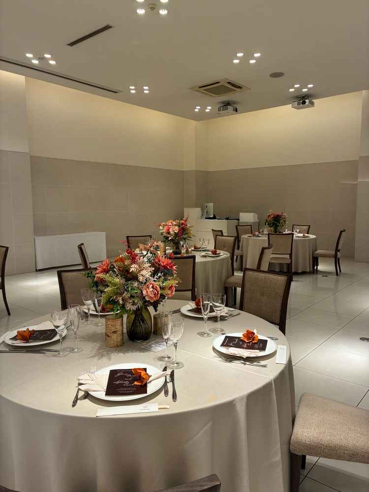 披露会場、プロジェクターなどもあり魅力でした。