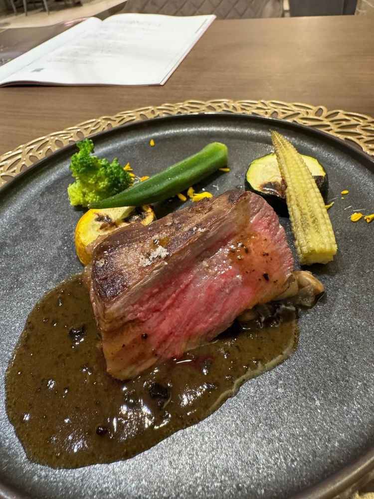 北海道の牧場で育てられたアルモニービーフを試食。柔らかく美味しかったです。