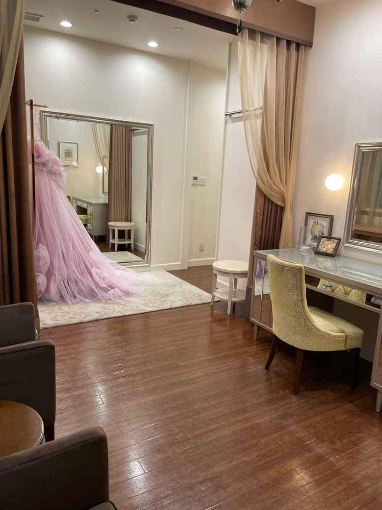 披露宴のお色直し部屋。披露宴会場と同様の階にあり、十分な広さもあるため非常に使いやすいと思います。