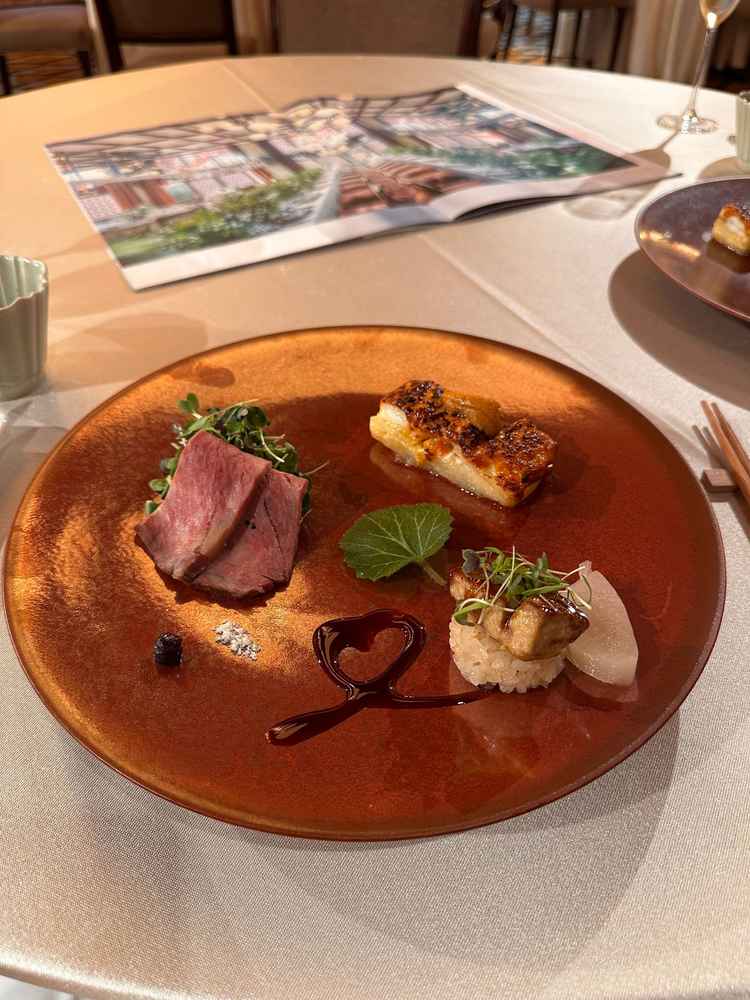 試食で、いろんなコースに出てくる3種類の料理をプレートにして出していただきました。