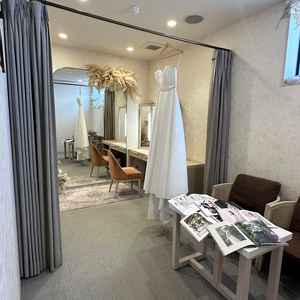 フィッティングルームは広々で良い