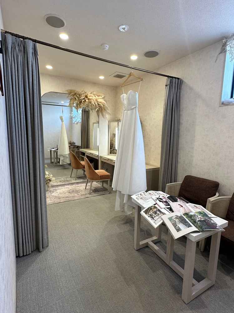 フィッティングルームは広々で良い