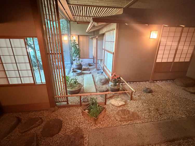新郎新婦の控え室にある茶の間です。こだわりがあるなと感じました。
