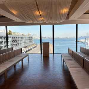 チャペルからもしっかり海が見えました。ゲストの座る席の向きは自分たち好みにカスタマイズできるのも魅力