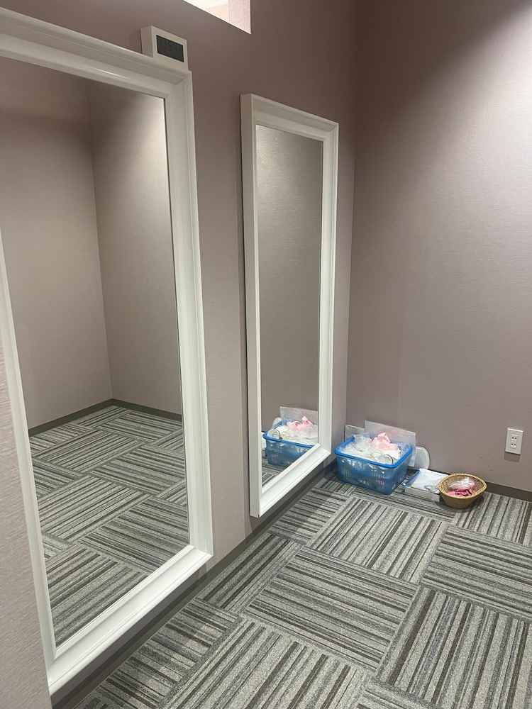 ゲストさんが使う更衣室（立ち見鏡）