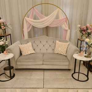 披露宴会場の新郎新婦席