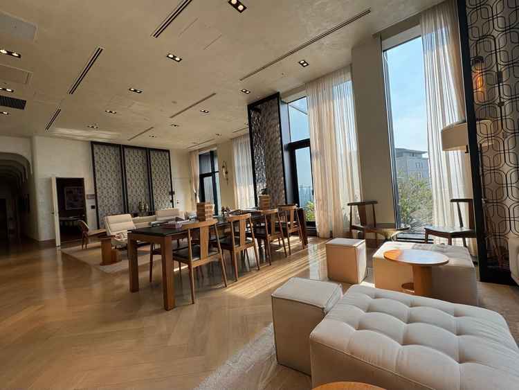 挙式までの待合室も広く、座れない人が出る心配がないと感じた。親族が別室になっているのも嬉しい。