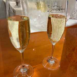 金箔の入ったスパークリングワイン