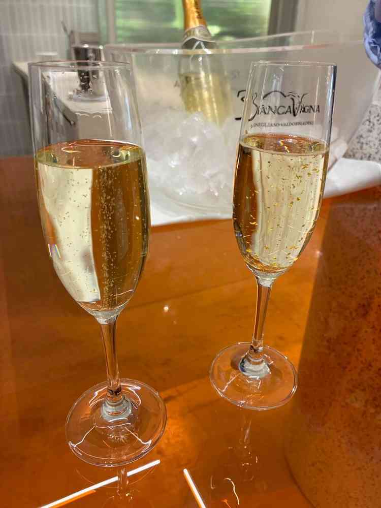 金箔の入ったスパークリングワイン