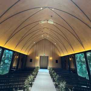 チャペルの祭壇から見た入り口側