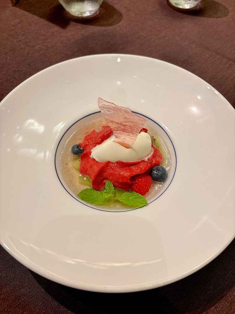デザート。味はもちろん演出が楽しい。