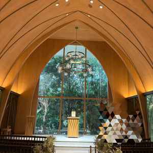 自然+高級感のあるチャペル
