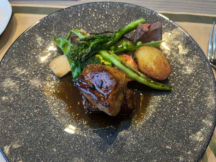 ステーキとフォアグラのワンプレートです。とてもおいしかったです。