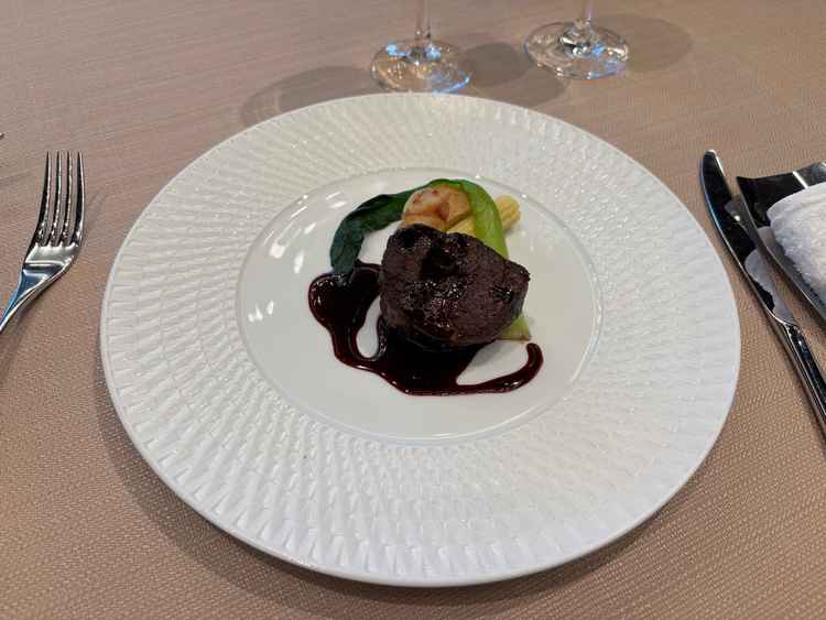 お料理の見た目の美しさとおいしさに感動しました。