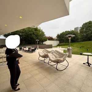 広いガーデンウェディングが可能とのことで、テントなども貼れるそうです。