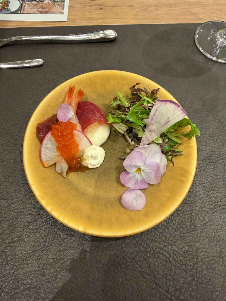 試食でいただいた融合SUSHI。おしゃれで、寿司ではないのにちゃんと寿司の味がして美味しかった
