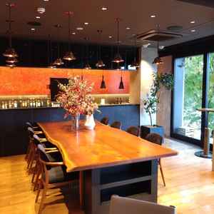 待ち合いコーナーがモダンな雰囲気でとてもおしゃれでした。