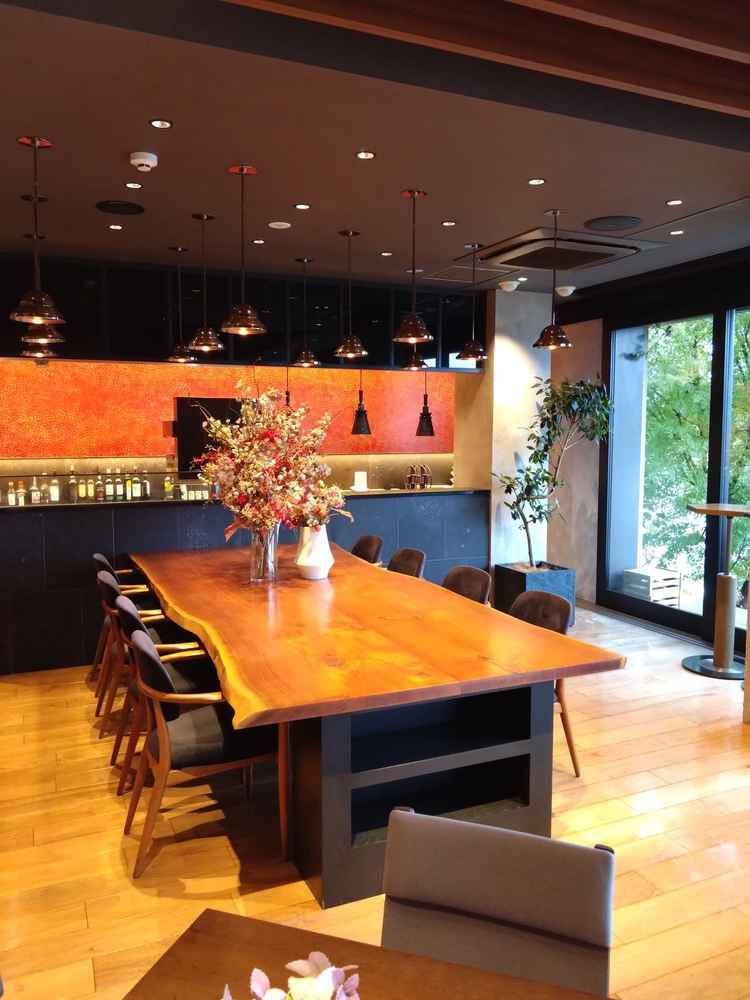 待ち合いコーナーがモダンな雰囲気でとてもおしゃれでした。