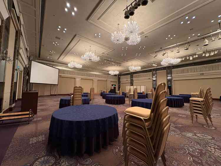 披露宴会場。非常に広かったので大人数なら良さそう。ちょっと古臭い感じがあった。