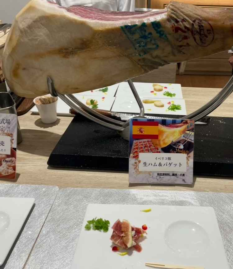 ウェルカムパーティー。ライブキッチン、ウェルカムドリンクなどが楽しめました。