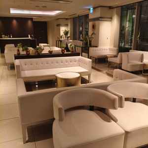 ゲストの待合室。貸し切りになっていて、式前後にワイワイできるのは良いと思います。